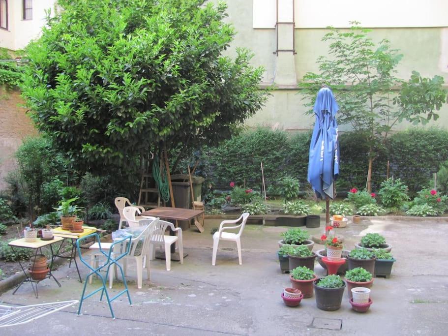Raday Street - Your Own Ruin Pub In Apartamento *