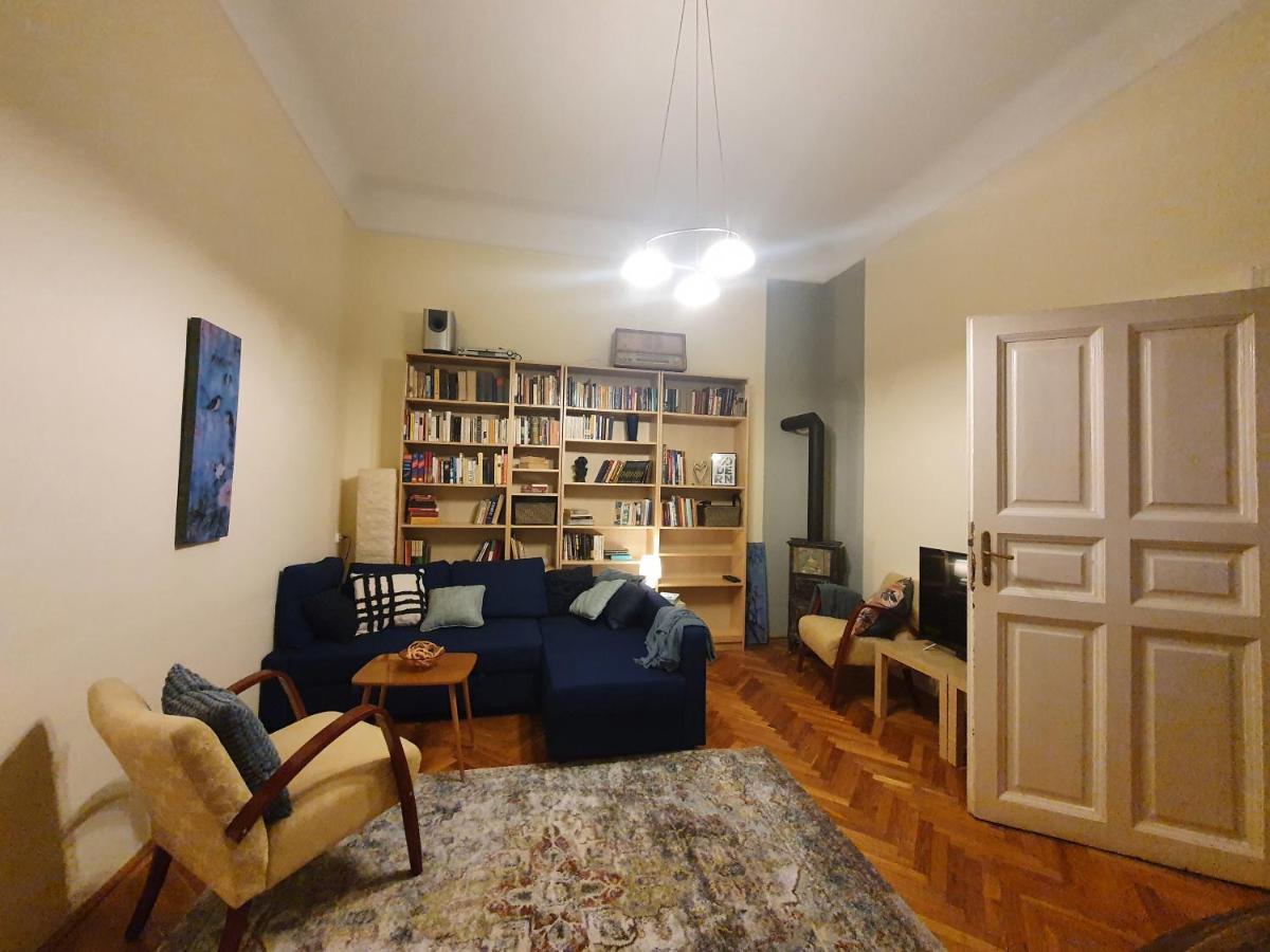 Raday Street - Your Own Ruin Pub In Apartamento