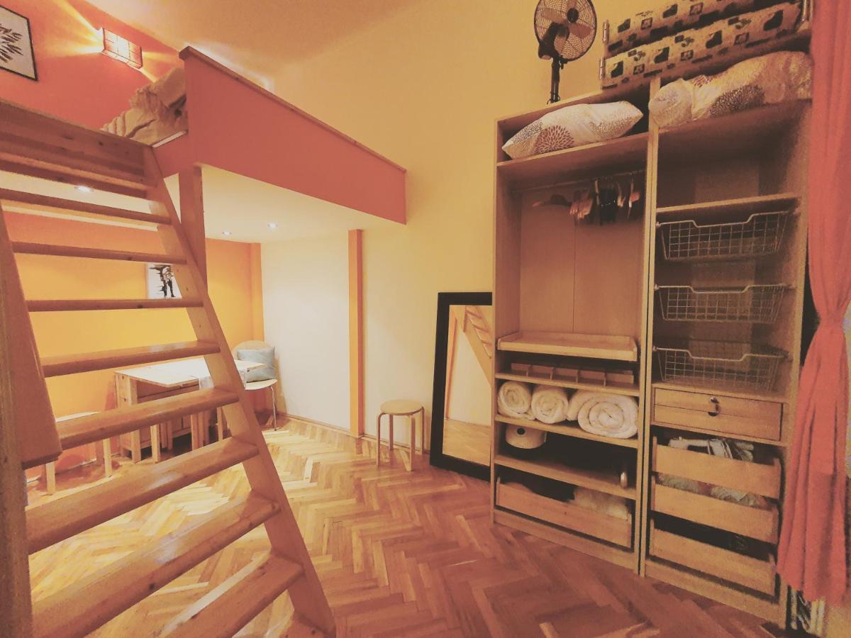 Raday Street - Your Own Ruin Pub In Apartamento *